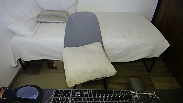 Snapshot of bossking017 chatting on February 17, 5:19 pm bossking017 online show from February 17, 5:19 pm