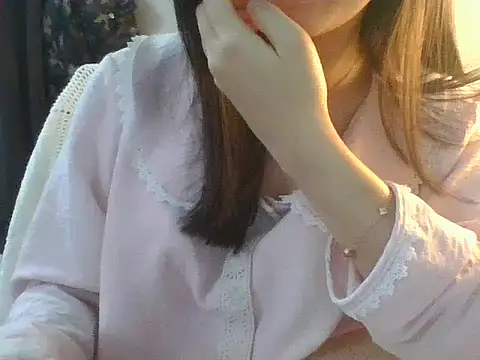 Snapshot of Linzly chatting on December 23, 2:53 am Linzly online show from December 23, 2:53 am