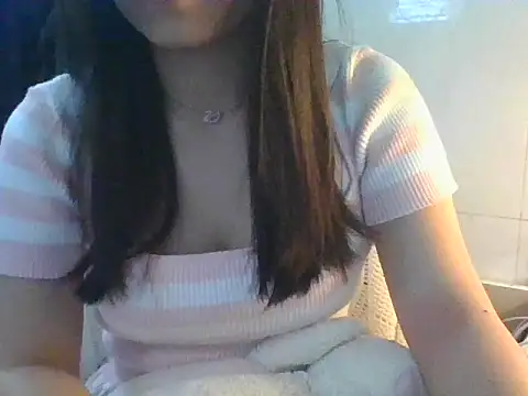 Snapshot of Linzly chatting on February 6, 2:27 am Linzly online show from February 6, 2:27 am