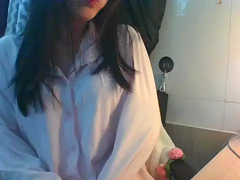 Snapshot of Linzly chatting on February 13, 8:43 am Linzly online show from February 13, 8:43 am