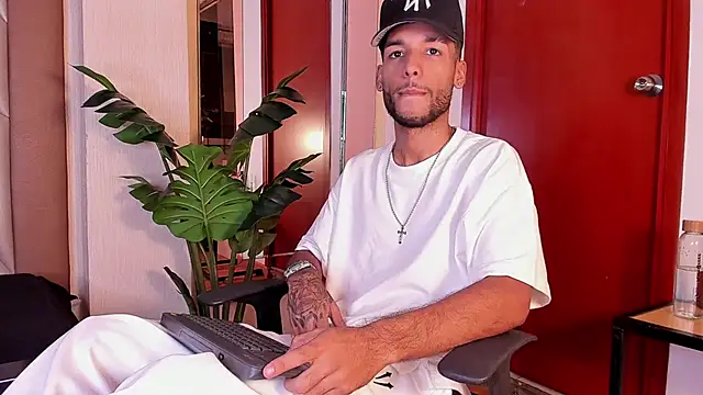 Thiagoferreti online show from March 18, 3:09 am