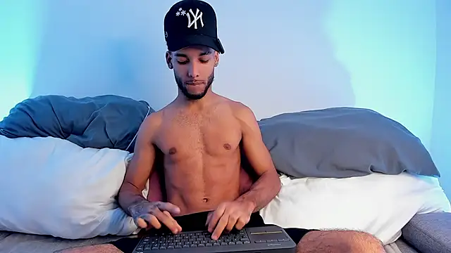 Thiagoferreti online show from June 19, 3:44 am