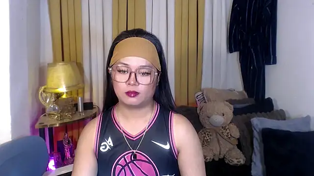 Snapshot of YourSweet-mich chatting on May 25, 4:07 am YourSweet-mich online show from May 25, 4:07 am