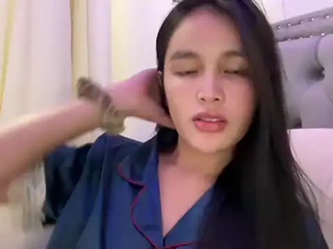 itsBldreina online show from November 22, 7:24 pm