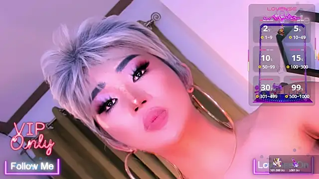 Snapshot of TriciaCumLoader chatting on April 10, 7:35 am TriciaCumLoader online show from April 10, 7:35 am