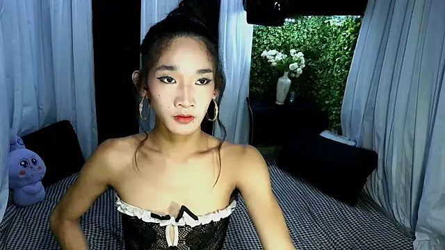 lhexiecollins online show from December 18, 4:02 pm