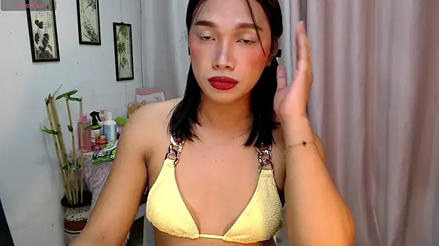 Snapshot of Herbielustts chatting on December 16, 5:51 pm Herbielustts online show from December 16, 5:51 pm