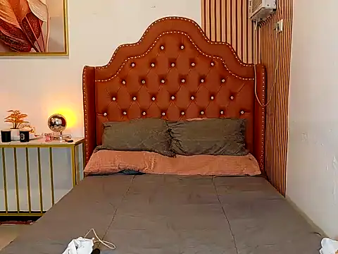 Snapshot of ur_little_secret chatting on January 8, 5:21 am ur little secret online show from January 8, 5:21 am