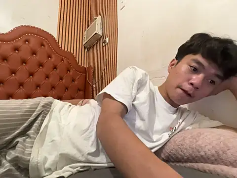 Snapshot of ur_little_secret chatting on February 10, 7:23 am ur little secret online show from February 10, 7:23 am