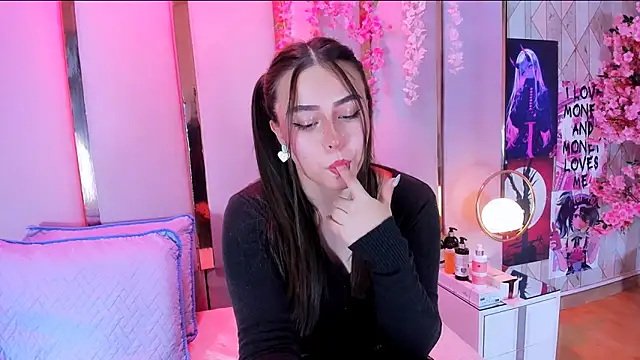 HannaCollins  online show from March 8, 1:37 pm