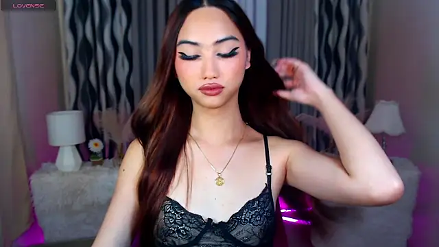 Kiah Wyatt online show from November 8, 5:29 am