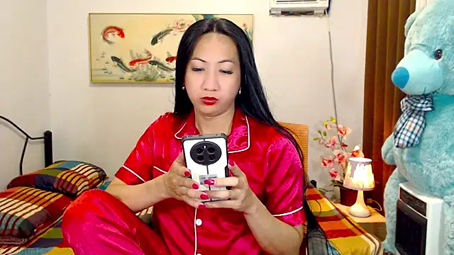 LovelyQueen69 online show from May 29, 1:20 pm