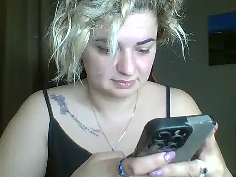 Snapshot of Wymini chatting on September 17, 8:10 pm Wymini online show from September 17, 8:10 pm
