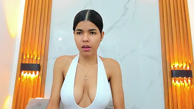 IsabellaMonet online show from December 20, 11:06 am