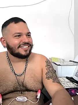 Snapshot of DannyBearrr chatting on October 5, 7:12 pm DannyBearrr online show from October 5, 7:12 pm