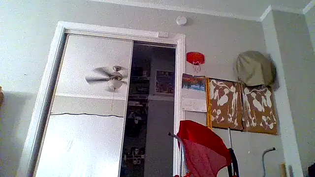 Snapshot of JezOne555 chatting on October 6, 1:52 pm JezOne555 online show from October 6, 1:52 pm