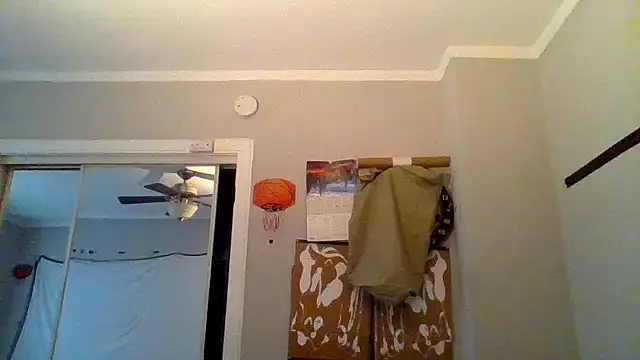 Snapshot of JezOne555 chatting on December 16, 10:04 pm JezOne555 online show from December 16, 10:04 pm