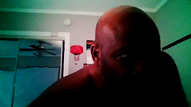 Snapshot of JezOne555 chatting on December 17, 1:39 pm JezOne555 online show from December 17, 1:39 pm