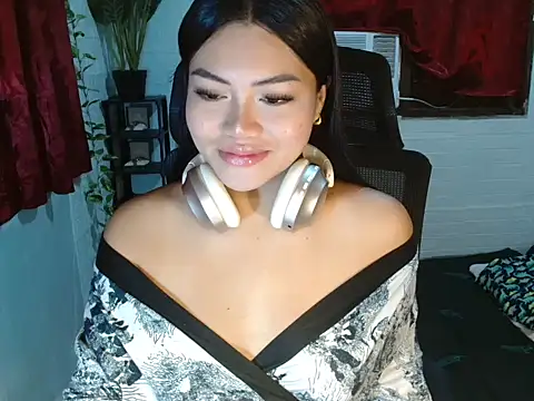 naughtyhothailey online show from June 27, 11:10 pm