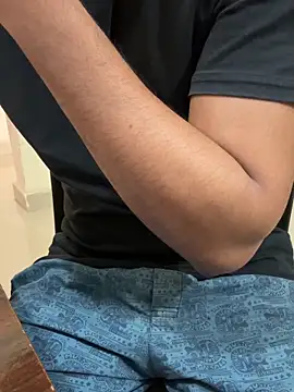 Snapshot of Saifq chatting on November 5, 8:25 am Saifq online show from November 5, 8:25 am