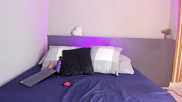 Snapshot of salome-gh chatting on September 12, 8:09 pm salome-gh online show from September 12, 8:09 pm