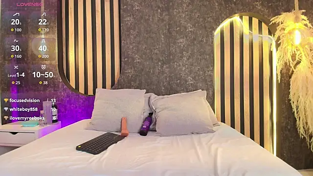 Snapshot of salome-gh chatting on October 13, 8:09 pm salome-gh online show from October 13, 8:09 pm