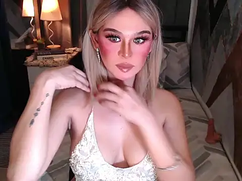 superhotangelxx online show from April 18, 12:14 am