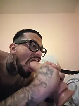 Cnutt310 online show from February 8, 4:49 am