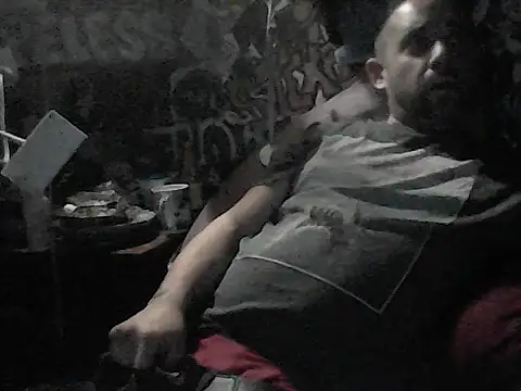 Snapshot of Twoslipperywhenwett chatting on December 13, 11:10 pm Twoslipperywhenwett online show from December 13, 11:10 pm