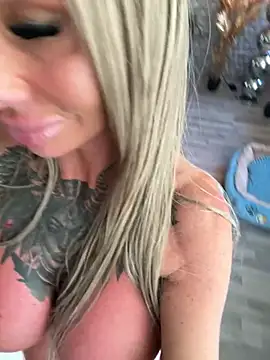 dutchbarbie online show from April 19, 6:10 pm