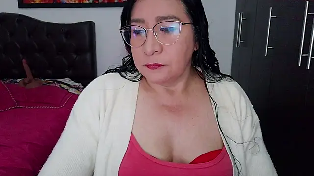 Snapshot of Grace_mature_milf chatting on July 15, 10:20 am Grace mature milf online show from July 15, 10:20 am