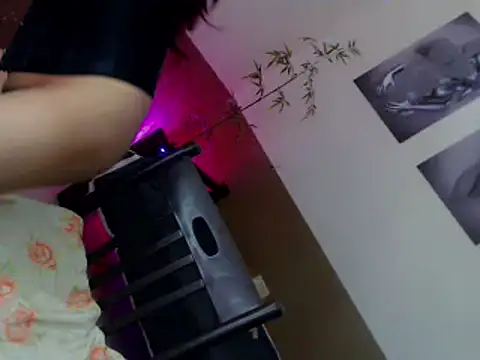 Snapshot of Spicy_kinky chatting on July 5, 8:49 pm Spicy kinky online show from July 5, 8:49 pm