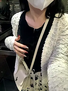 Snapshot of Meii-meyy chatting on January 9, 4:10 pm Meii-meyy online show from January 9, 4:10 pm