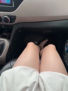 Snapshot of Meii-meyy chatting on February 23, 6:11 am Meii-meyy online show from February 23, 6:11 am