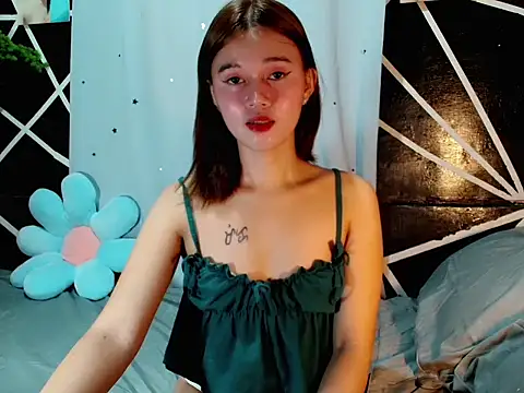 Snapshot of urgirl_mikah chatting on September 28, 10:37 pm urgirl mikah online show from September 28, 10:37 pm