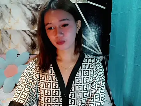 Snapshot of urgirl_mikah chatting on November 19, 5:29 am urgirl mikah online show from November 19, 5:29 am