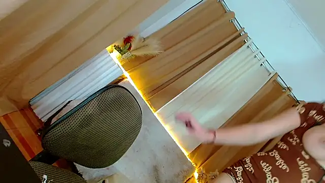 DickforlillyPetite online show from February 17, 8:22 am