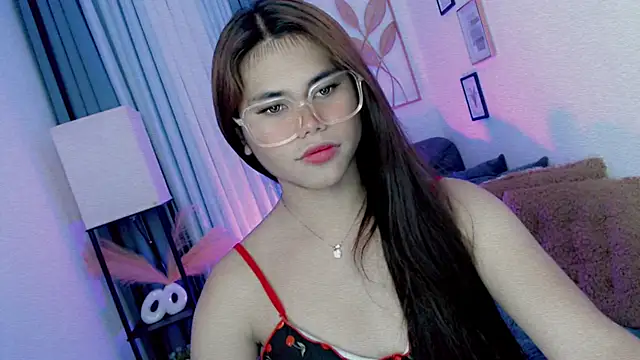 PrettyBlythes TS online show from April 12, 5:51 pm