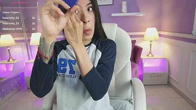 Snapshot of NicoleCrawft chatting on October 6, 7:33 pm NicoleCrawft online show from October 6, 7:33 pm