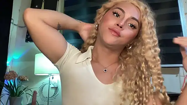 calimonroe online show from October 11, 8:29 pm