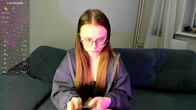 MewStella online show from December 3, 7:45 pm