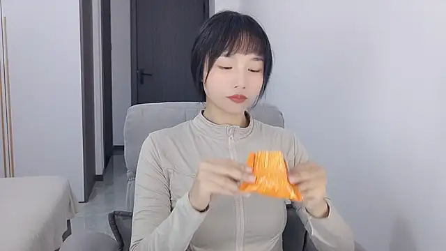 Snapshot of Lisa-3333 chatting on November 9, 2:15 pm Lisa-3333 online show from November 9, 2:15 pm