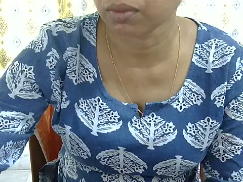 Snapshot of CHAMELI4747 chatting on May 28, 9:06 am CHAMELI4747 online show from May 28, 9:06 am