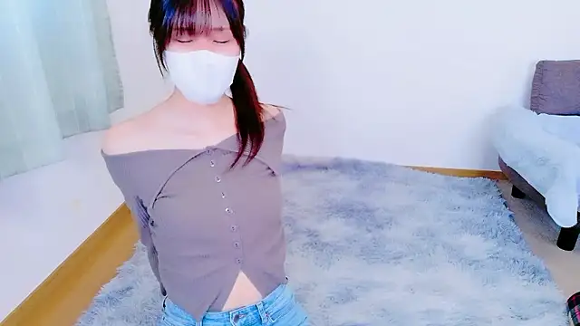 Snapshot of _Shuka_ chatting on February 19, 1:34 am Shuka online show from February 19, 1:34 am