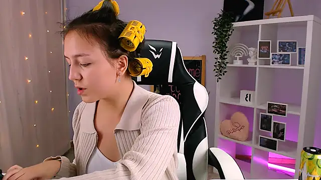 Snapshot of CindySparkl chatting on September 17, 4:47 am CindySparkl online show from September 17, 4:47 am