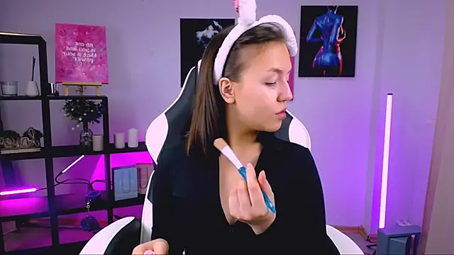 Snapshot of CindySparkl chatting on November 5, 2:22 am CindySparkl online show from November 5, 2:22 am