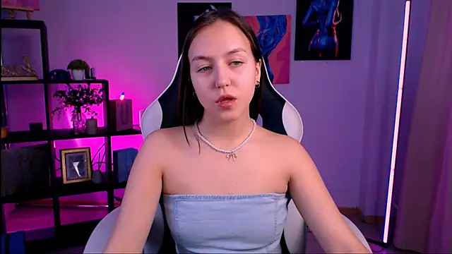 Snapshot of CindySparkl chatting on December 19, 3:46 am CindySparkl online show from December 19, 3:46 am