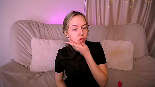 CindySparkl online show from April 10, 5:12 am