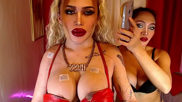 Snapshot of Goddess_Maliya chatting on November 14, 5:17 am Goddess Maliya online show from November 14, 5:17 am