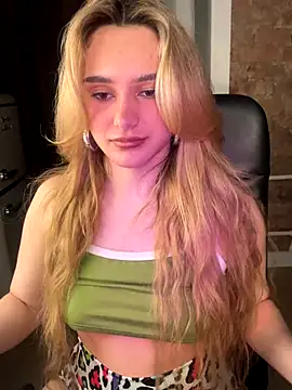 Chloe Ravens online show from October 4, 8:07 pm